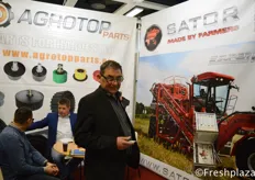 Georg Prasow from SATOR GmbH together with Tomasz Kaczmarek from Agrotop. Agrotop is a trading company that buys and sells products for vegetable farmers. The company is also the representative of Agrotop Parts which sells spare parts for agricultural machinery and sells SATOR machinery.