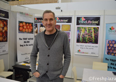 Prof. Dr. Özgür A. Karabulut, postharvest scientist. Together in the booth of Dekaplastic.