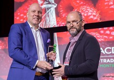 George Pitsikoulis with Canadawide Fruits receives the CPMA Corporate Culture Award. Canadawide is the inaugural winner. 