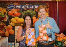 Julie DeWolf and Kevin Carlson with Sunkist Growers show Valencia oranges and Cara Cara oranges.