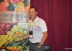 Marco Muñoz with Greenyard/Seald Sweet shows seedless green grapes. The Mexican season is starting up for the company.