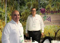 José Velasco García and Rupert Maude from Grupo El Ciruelo, a privately-owned growing, packing and exporting company based in the southeast of Spain, in the province of Murcia. The groups grows 2,000 ha of table grapes and 1,200 ha of stonefruit.