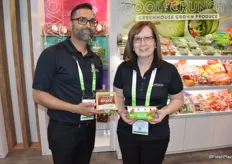 Ajit Saxena and Fernanda Albuquerque with Mucci Farms show the company’s new Simple Snack packaging that is biodegradable and compostable.