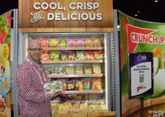 John Knowlton with Crunch Pak proudly shows the award-winning sliced peeled pears.