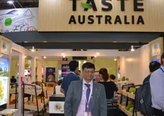 Bhavin Kadakia from the Australian Department of Trade and Investment brought 30 Buyers from from India to see what the Australian growers had to offer. There has been a big demand for Australian fruit in India.