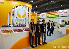 Rachel Law with her colleagues from Shenzhen Yuanxing Fruit Co., Ltd. Yuanxing has built great partnership with fruits importer and exporter from over 20 countries, and channels its products well all over China.