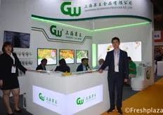 Chen Rong and Vincent Qian from Shanghai Guowang Produce Co., Ltd. With their office in Guangzhou Jiangnan market, they import fruits from U.S., Canada, Chile, Peru,Australian, New Zealand and Egypt. Their main products are listed shortly: Cherries, grapes, apples, oranges and some stone fruits.