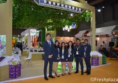 Team of Guangdong Holyfresh Fruits Co., Ltd. They are specialised in growing, packing and exporting fruits, with main focus on grapes, citrus, pears and hami melon. They export to South East Asia, Middle East and Russia. They sell under their own brand, HolyFresh and SpriFresh.