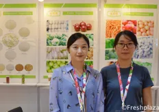 Rachel Wang & colleague from Jinxiang Jinxiyuan Food Co., Ltd. They are doing fruit and vegetable import and export. They have their own production bases and processing factories in China. Their main products are garlic, onions, apple, carrot and chili.