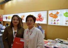 Tessa (Sales Executive) and her colleague from Wo Hing Food (HK) Co.,Ltd. They export and produce different kinds of foodstuffs from China, such as garlic, granulated garlic, garlic powder, chilly, chilly powder, fresh ginger, vegetables, fruits (Fuji Apples, pears and mandarins) to every part of the world.