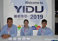 Julie Zhu (middle) from Dalian Yidu Group Co.,Ltd. Yidu is an important player in China in the fruit and vegetable export trade and has its own cold chain logistic companies and ecological agriculture projects to support its import and export activities