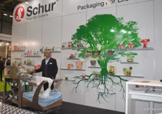 Schur Star Systems recenty launched a new form of packaging (Zip Pop) in Spain and a packing line to go with it. On the picture is Bruno Silva Ruivo, who is the sales manager for Spain and Portugal