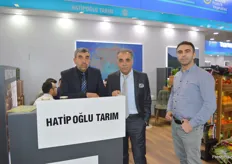 In the middle is Adem Oran, CEO of Hatipoglu Tarim. The exporter from Turkey deals mostly in citrus.
