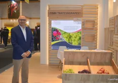 Omar Ali of FinBi. Unfortunately May Salem was unable to make it to Berlin, but Omar held the fort to showcase their brand Nates'nGrapes, consisting of grapes and pomegranates from Egypt.
