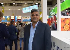 Nagesh Shetty from Deccan produce in India was visiting the show. 