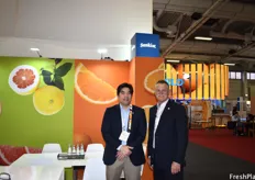 Ray Mizutani (Director of International Sales) and Gerald Denni (Chairman of the Board) of Sunkist.