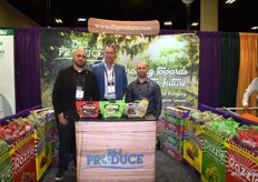 Blake Lee, John Zaninovich, and Mike Asdoorian of DLJ Produce showing their exclusive grape variety.