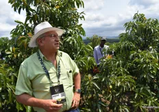 Dr André Ernst giving a masterclass in avocado cultivation in a trellised avocado orchard on the second day of the symposium.