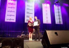 Dr Jenny Ekman winning the Researcher of the Year award