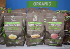 New packaging from EarthFresh: a 100% compostable bag that is available for organic red, yellow, and Russet varieties. Packaging size comes in 3, 5, and 10 lb. options. 