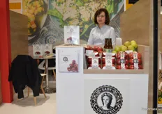 Magdalena Wrotek- Figarska: apples and juice from Poland very nice packaging - The Taste of Beauty - Sady Grojeckie