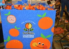 Merchandising for Sunkist's California mandarin program called Peel Good Citrus. The bin contains a QR code that links to www.peelgoodcitrus.com. The site provides recipes, photo filters, games, and more. 
 