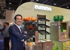 Felix Alverez with the Zummo orange juicing machine.