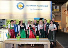 Potato Queen surrounded by producers of the cooperative.