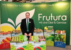 Franz Kneissl, Head of Project Management & Marketing proudly presents the products at the Frutura Fruit and Vegetables Kompetenzzentrum GmbH stand.