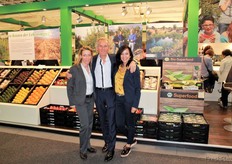 The team of bio-specialist Lehmann natur, Mignon Ortlepp, Friedrich Lehmann and Franmery Leon Diaz, proudly presented his exhibition stand, where the public was able to find out all about organic produce and permaculture.