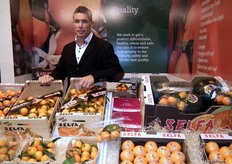 Federico Selfa promoting his citrus at the stand of Ecoribera, S.L.