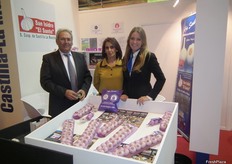 "Stand of San Isidro "El Santo" Cooperative, promoting its Purple garlic from Las Pedroñeras."