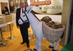 Antonio Agudo, at his stand of EL Melonero, commercial brand of S.A.T Hnos. Agudo Contreras, which has been present at FRUIT ATTRACTION for the fourth consecutive time. The company, specialised in the commercialisation of melons, presented “Villaconejos Melón”, a new brand focused on promoting local raw materials.