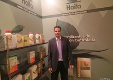 José Manuel Fontanilla at the stand of HAIFA Ibérica, promoting their wide range of fertilisers.