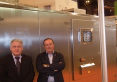 Staff from DINOX, presenting its ‘Palots’ automated washing lines.