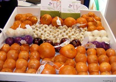 Garlic and onions at the stand of Cebollas Cifuentes.