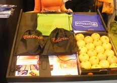 María Jiménez, of Citrán, exhibiting its citrus and stone fruits.