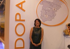 Gemma Romani Albareda, Commercial Director of Andopack, promoting its corrugated cardboard boxes.