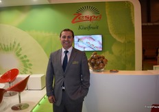 Enrique Guío, manager of Zespri Ibérica, promoting the Sungold yellow kiwi.