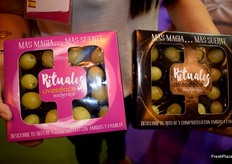 The team of Uvasdoce promoting their new product, Rituales de Nochevieja (New Year's Eve Rituals).