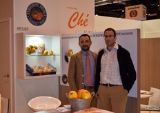 Germán and Bernardo Gómez, at the stand of Persimon Select, specialists in the production and marketing of Rojo brillante kakis.