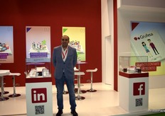 Carlos Cumbreras, manager of Cuna de Platero, presenting new value-added packaging formats for special occasions.