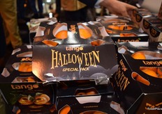 Tango mandarins for Halloween.