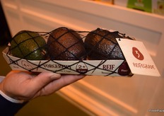 New packaging for avocado that includes three avocados in different ripening stages. This way, they can be consumed over several days always at the right stage, thus preventing waste.