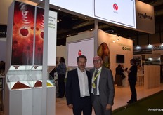 David Bodas, Marketing Manager at Syngenta, next to Serafín Mateo, director of Ejido Cartón.