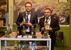 Jorge Rodriguez and Jose Luis Espejo, representing the asparagus and olive oil producer San Isidro. This year, they are promoting its asparagus packed in olive oil.