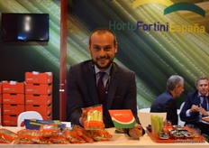 Alessandro Fortini, of Horto Fortini España, promoting its new product: Ready-to-eat snacking celery.