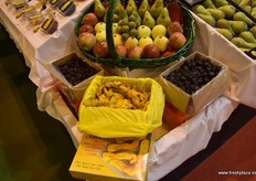 Peach strips marketed by La Queleña.