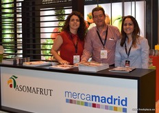 Jolanda Roman, Julián Mantero and Sandra Luque, of Asoma Frut- Mercamadrid.