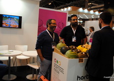 Miquel Caraça and Filipe Henriques, of Hortomelão, having a conversation at the stand.